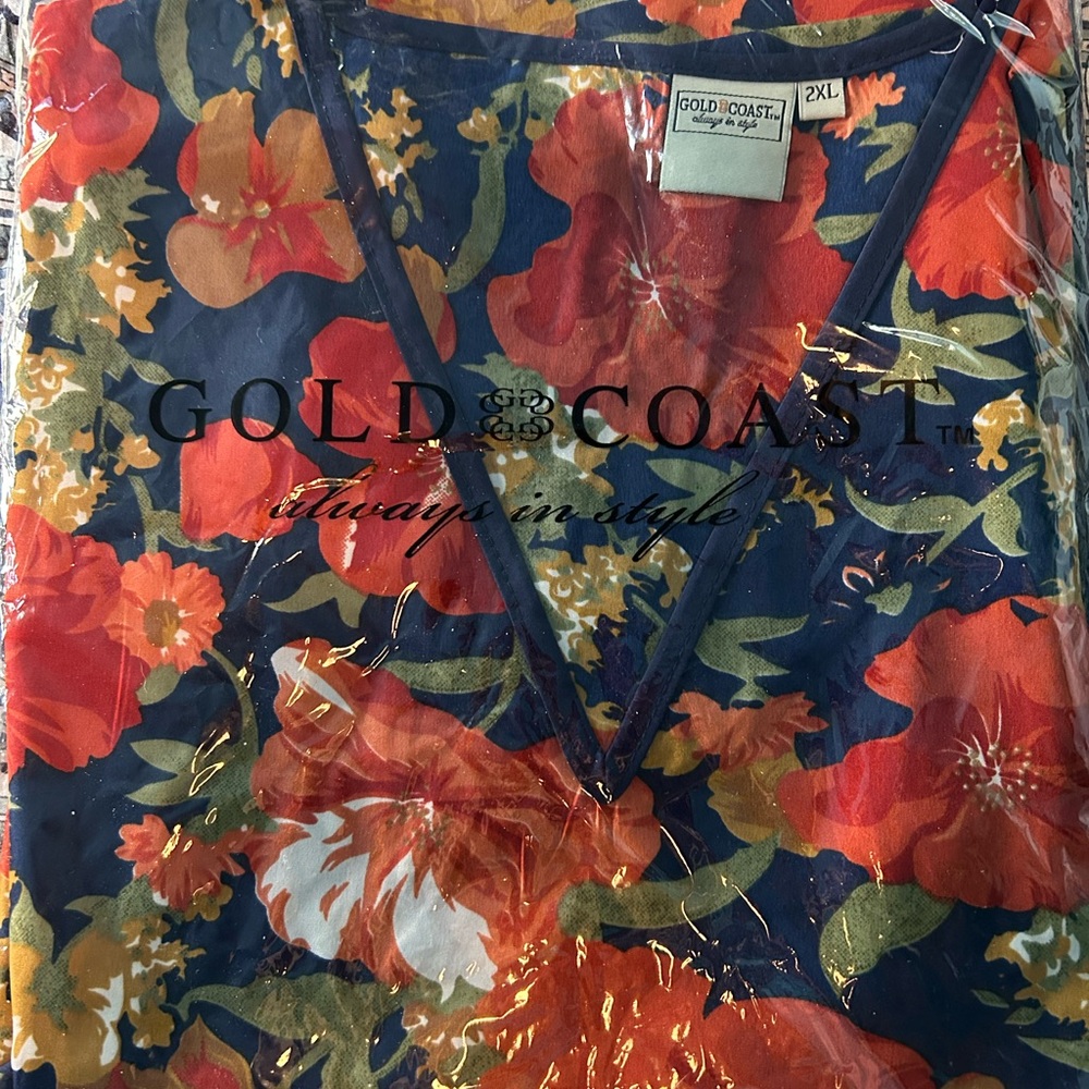 Gold Coast Women's Floral V-Neck Nightshirt - Navy & Red Floral